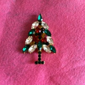 Christmas Tree.   Oh the sparkle.  Prong set.   Signed. Gorgeous brooch pin